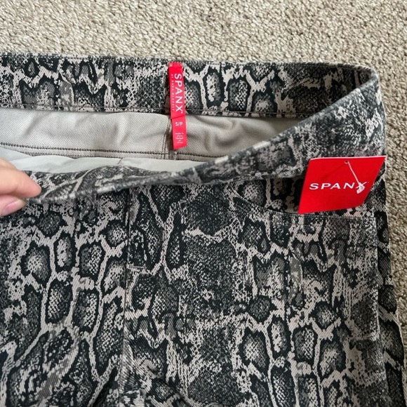 SPANX Snake Print Leggings - Picture 4 of 4